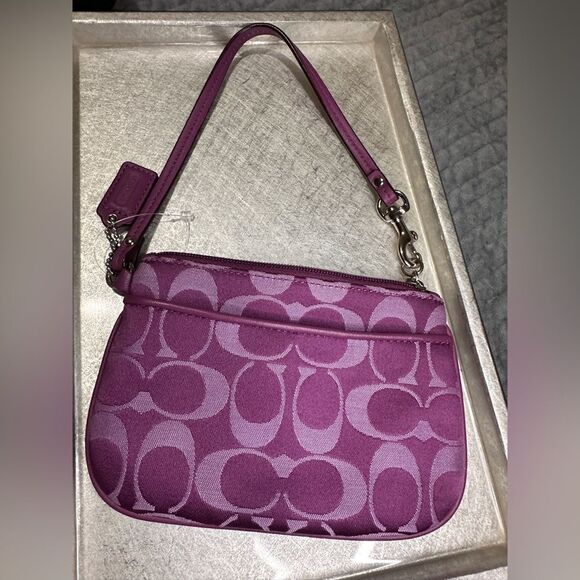 COACH Signature C Jacquard
Wristlet - Purple Leather Trim - New with Min… - Picture 4 of 17